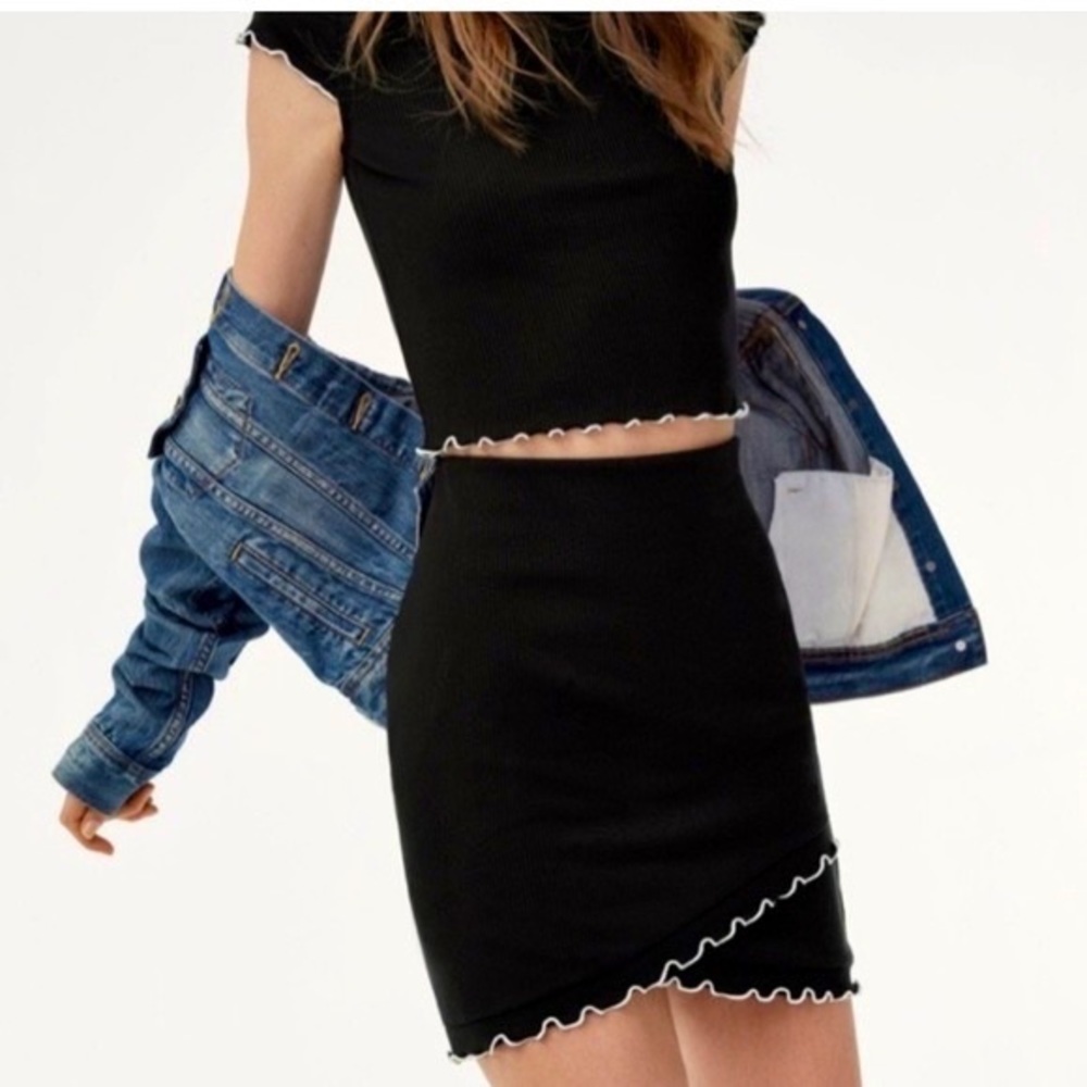 Aritzia Sunday Best Primrose, Black Ruffle Skirt, Size Medium, EUC